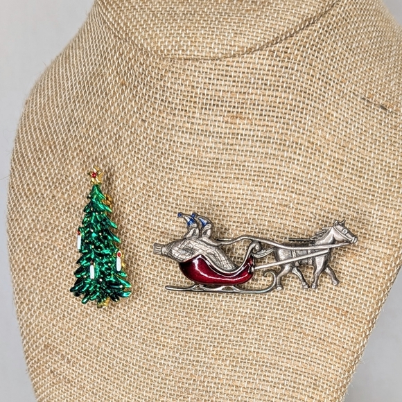 Vintage Christmas Pair Enamel Tree & Horse Sleigh Ride Holiday Brooches Pins - Picture 9 of 9